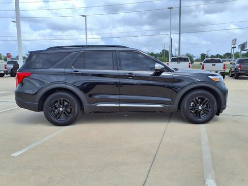 Used 2022 Ford Explorer XLT image 5