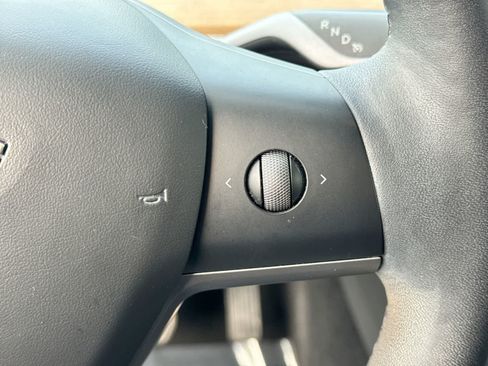 Used 2023 Tesla Model Y Long Range AWD/4WD image 28