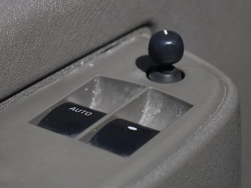 Used 2017 Chevrolet Express 2500 Extended image 19