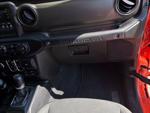 Used 2018 Jeep Wrangler Unlimited Sport S AWD/4WD image 24