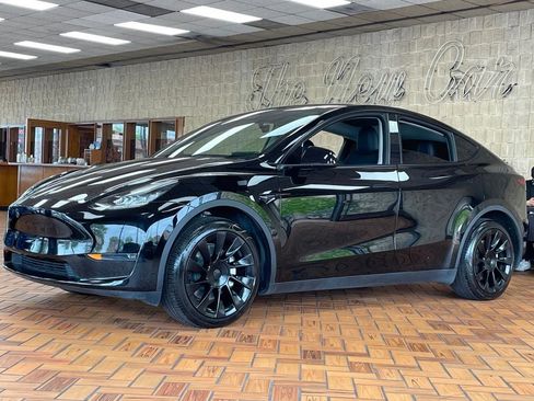 Used 2023 Tesla Model Y Long Range AWD/4WD image 4