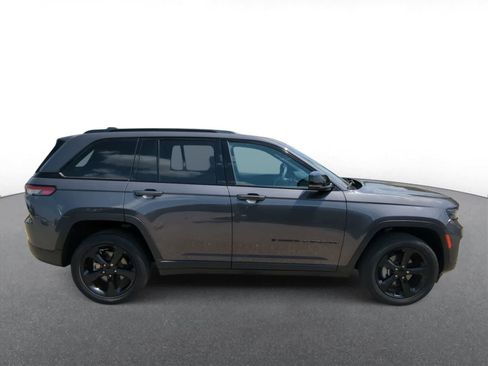 Used 2023 Jeep Grand Cherokee Altitude AWD/4WD image 9