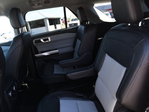 Used 2023 Ford Explorer XLT w/ Equipment Group 202A image 15