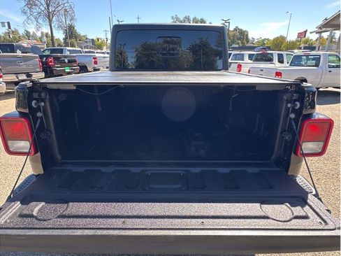 Used 2021 Jeep Gladiator Sport image 7