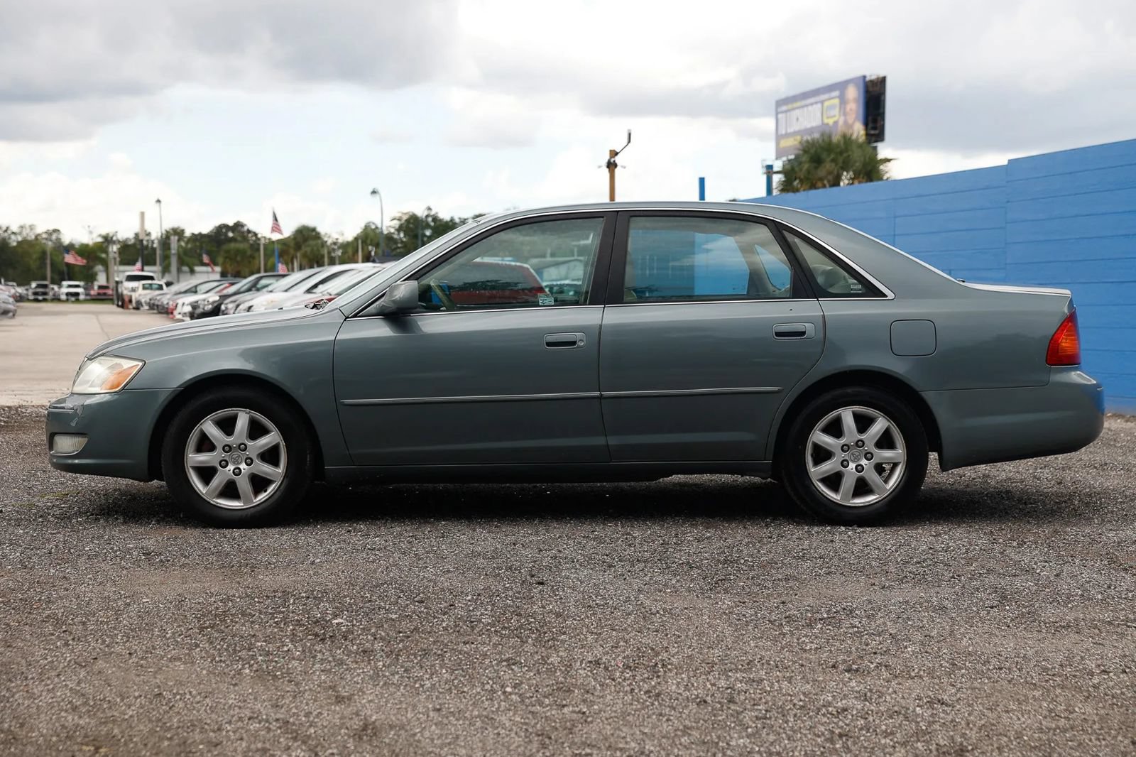 Used 2001 Toyota Avalon XLS w/ Option Pkg 5 FWD image 3