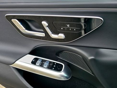 Used 2025 Mercedes-Benz E 350 4MATIC Sedan image 18