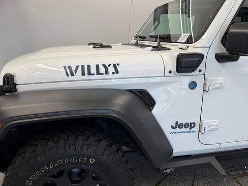 Used 2023 Jeep Wrangler Unlimited w/ Sun & Screen Package AWD/4WD image 15