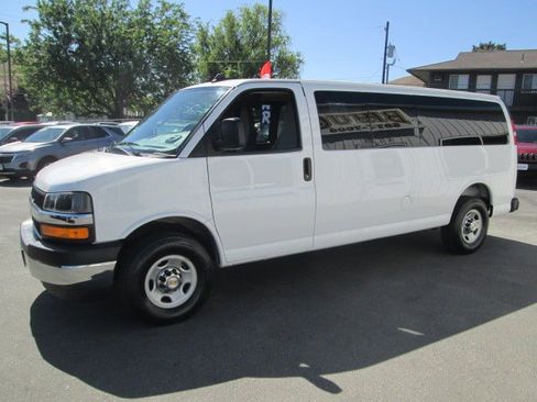 Used 2025 Chevrolet Express 3500 LT w/ LT Preferred Equipment Group RWD image 3