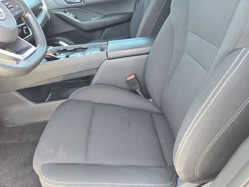Used 2024 Nissan Rogue S FWD image 14