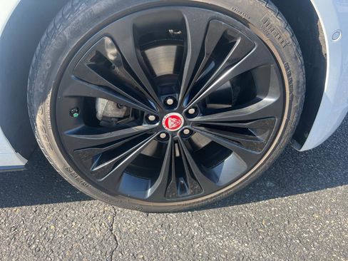 Used 2021 Jaguar XF R-Dynamic SE image 5