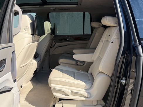 Used 2024 Cadillac Escalade ESV Sport Platinum w/ LPO, ONYX Package AWD/4WD image 24