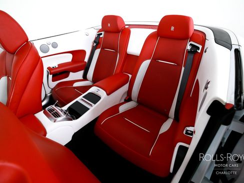 Used 2020 Rolls-Royce Dawn RWD image 17
