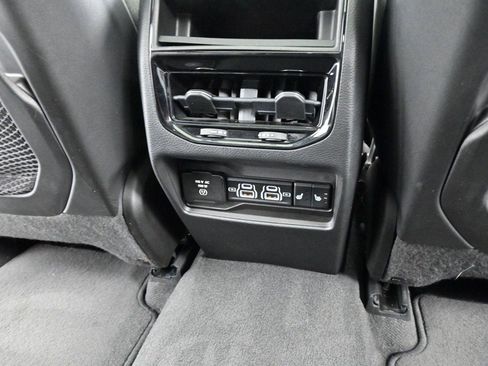 Used 2022 Jeep Grand Cherokee Limited AWD/4WD image 32