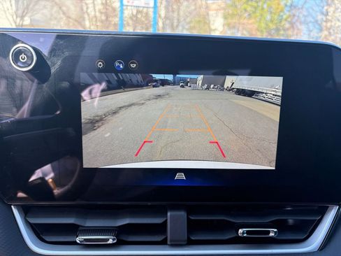 Used 2025 Chevrolet Equinox LT image 23