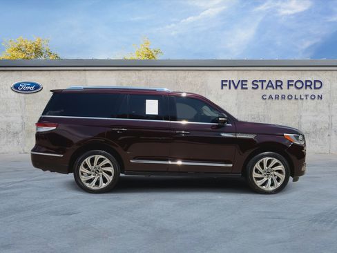 Used 2024 Lincoln Navigator Premiere AWD/4WD image 9
