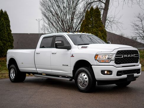 Used 2024 RAM 3500 Big Horn w/ Sport Appearance Package image 3