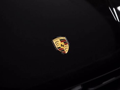 Certified 2025 Porsche Macan image 34