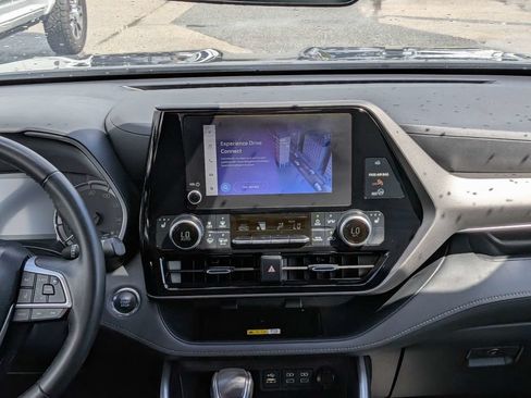 Used 2023 Toyota Highlander XLE FWD image 19