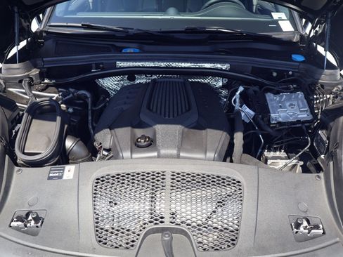 Certified 2026 Porsche Macan AWD/4WD image 25