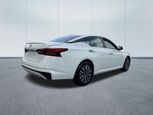 Used 2025 Nissan Altima 2.5 SV FWD image 5