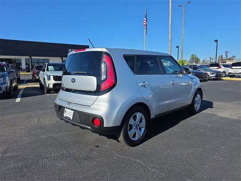 Used 2019 Kia Soul image 7