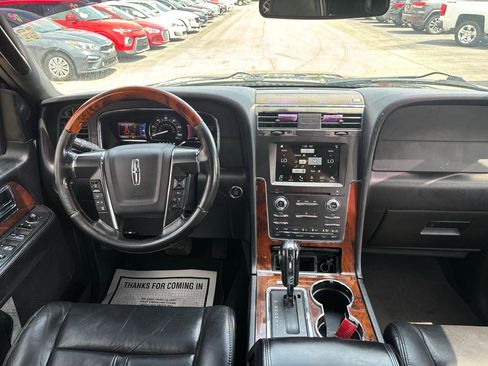 Used 2016 Lincoln Navigator Select AWD/4WD image 17