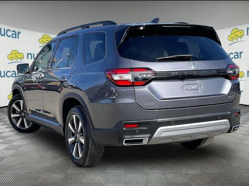 Used 2023 Honda Pilot Touring image 4