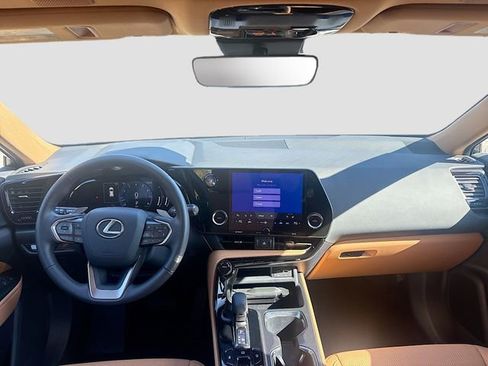 Used 2025 Lexus NX 250 FWD w/ Towing Package (2000 Lbs) image 16