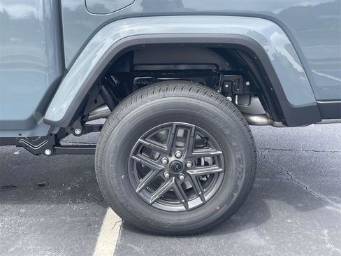 New 2025 Jeep Gladiator Sport image 35