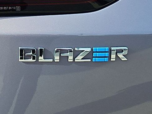 Used 2024 Chevrolet Blazer EV LT image 32