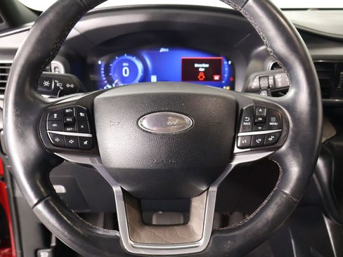 Used 2020 Ford Explorer Platinum w/ Premium Technology Package AWD/4WD image 3