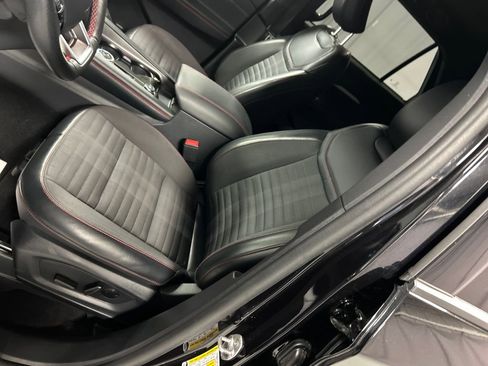 Used 2025 Ford Explorer ST-Line w/ ST-Line Street Pack image 12