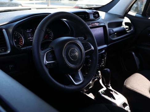 Used 2023 Jeep Renegade Latitude image 14