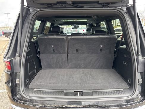 Used 2022 Jeep Wagoneer Series III w/ Premium Group I AWD/4WD image 37