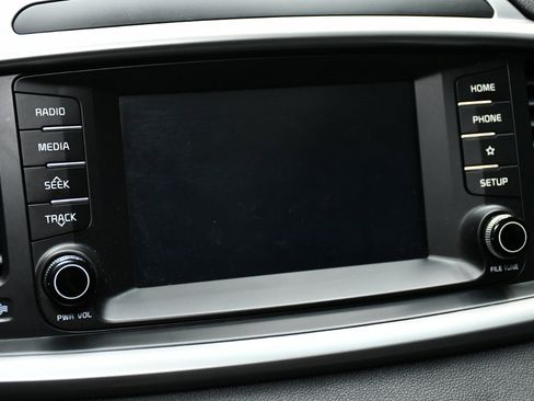 Used 2019 Kia Sorento LX image 24