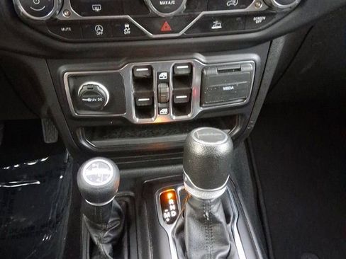 Used 2023 Jeep Gladiator Sport image 26