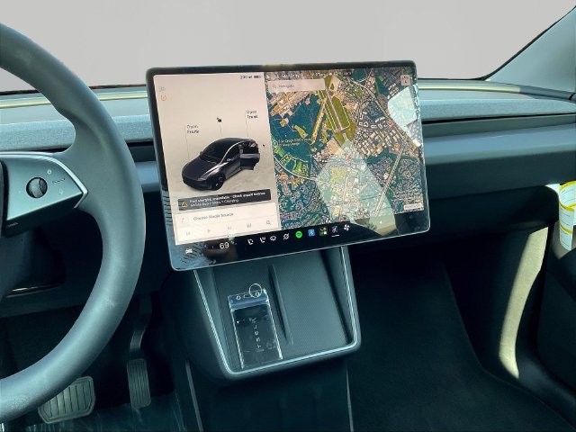 Used 2026 Tesla Model Y 2WD image 11