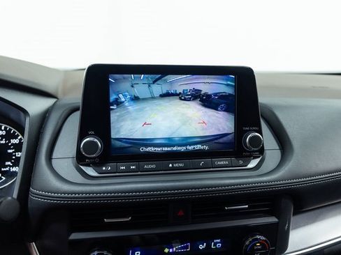 Used 2023 Nissan Rogue SV image 19