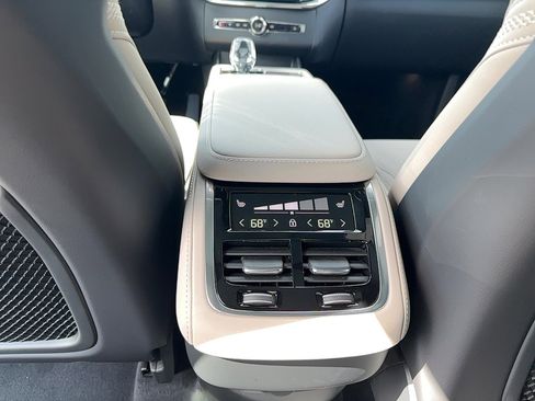 New 2026 Volvo XC90 B5 Core image 18