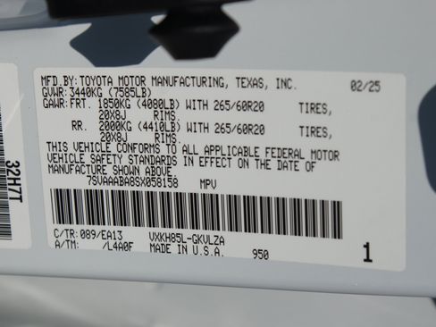 Used 2025 Toyota Sequoia Limited AWD/4WD image 27