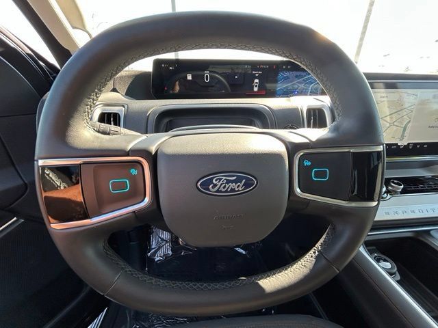 Used 2025 Ford Expedition Active AWD/4WD image 15