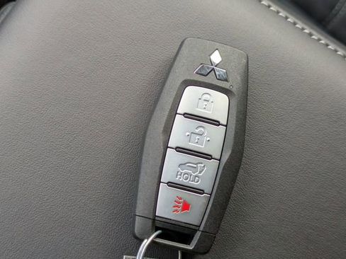 New 2026 Mitsubishi Outlander SE image 35