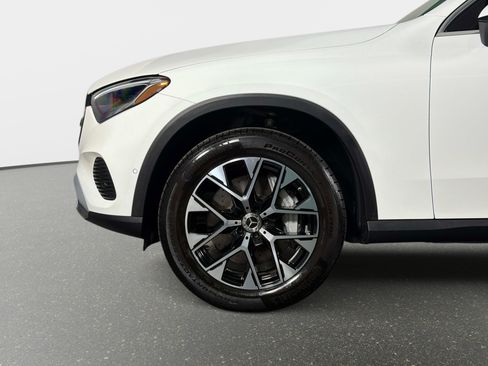 Used 2025 Mercedes-Benz GLC 350e 4MATIC image 16