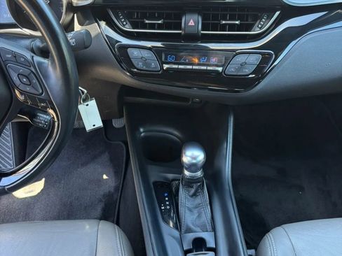 Used 2018 Toyota C-HR XLE FWD image 10