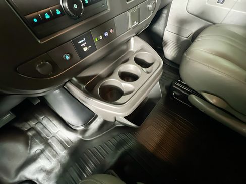 Used 2020 GMC Savana 3500 RWD image 19
