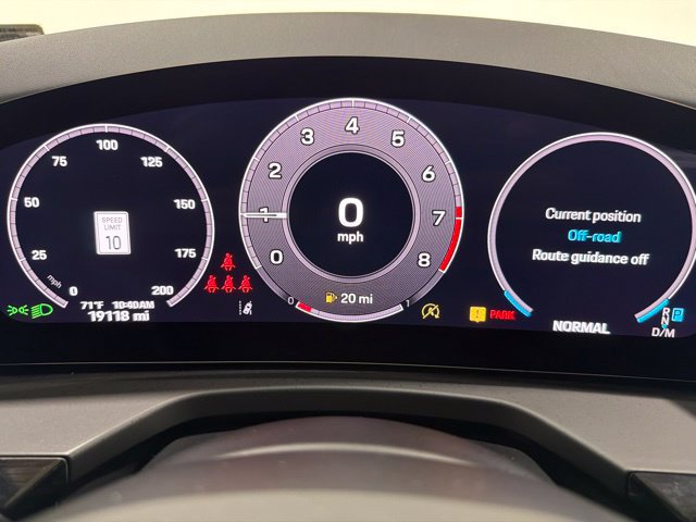 Used 2024 Porsche Panamera RWD image 32