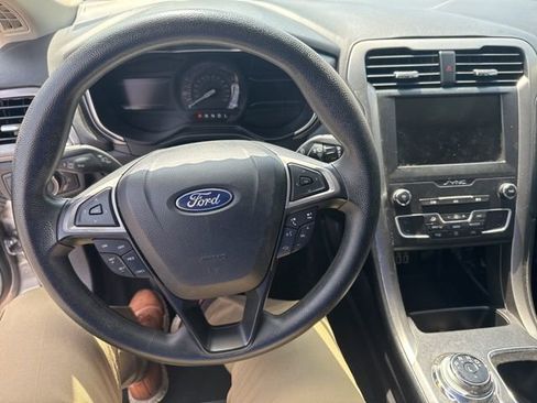 Used 2020 Ford Fusion SE FWD image 10