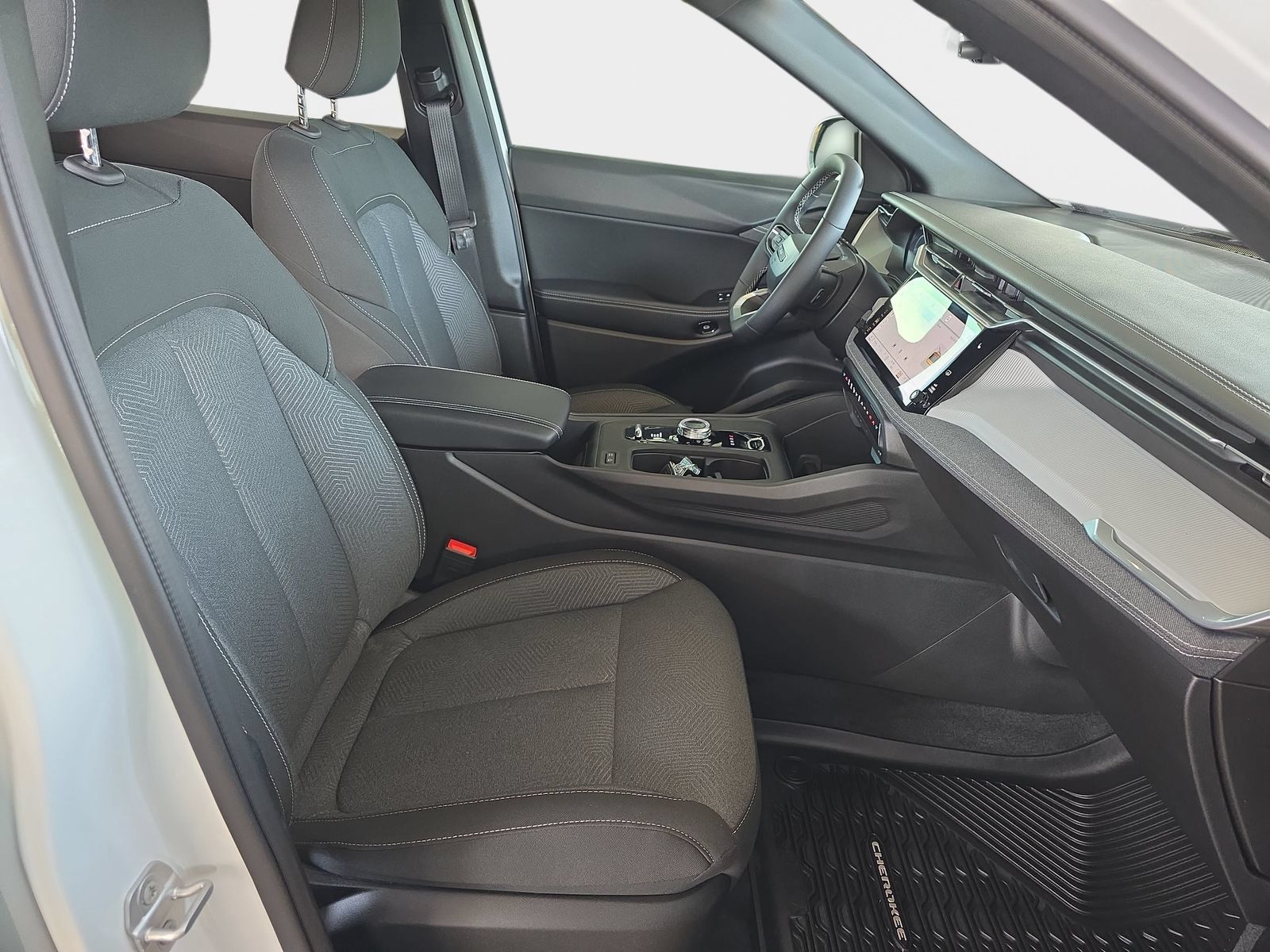 Used 2026 Jeep Cherokee Laredo AWD/4WD image 12