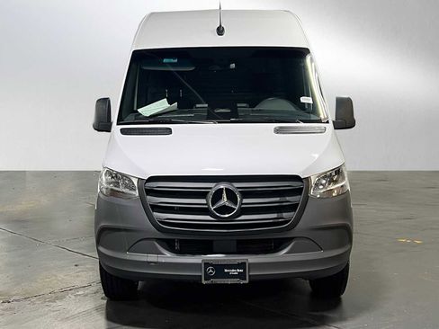 Used 2025 Mercedes-Benz Sprinter 2500 image 8