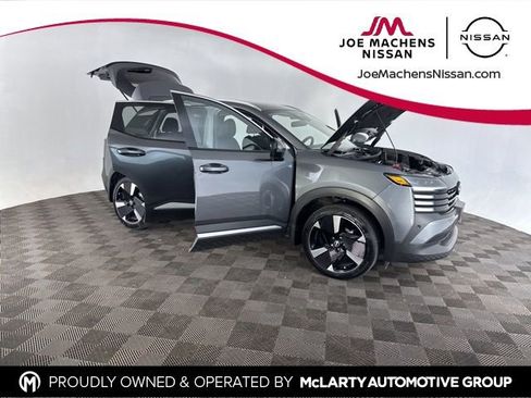 Certified 2025 Nissan Kicks SR AWD/4WD image 12